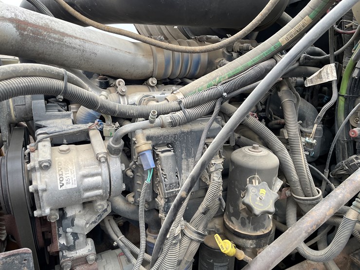 #1061-•-2004-mack-cx613-tandem-axle-day-cab-semi-tractor-(has-wi-title)-image-37