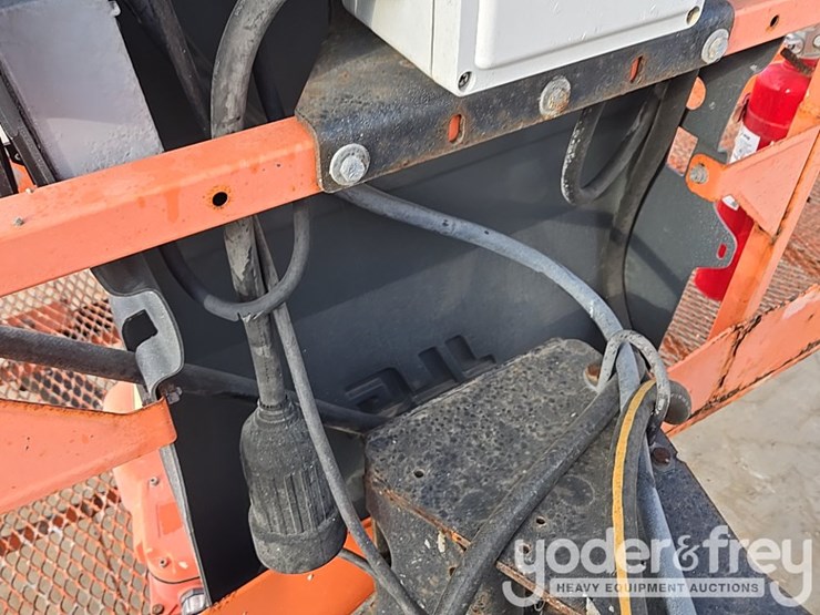 2014-jlg-800aj-image-42