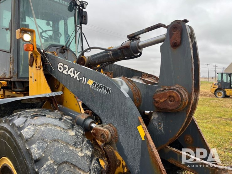 2017-deere-624k-image-23