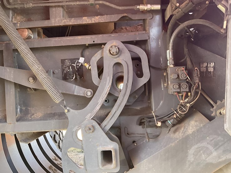 2013-massey-ferguson-2190-image-43