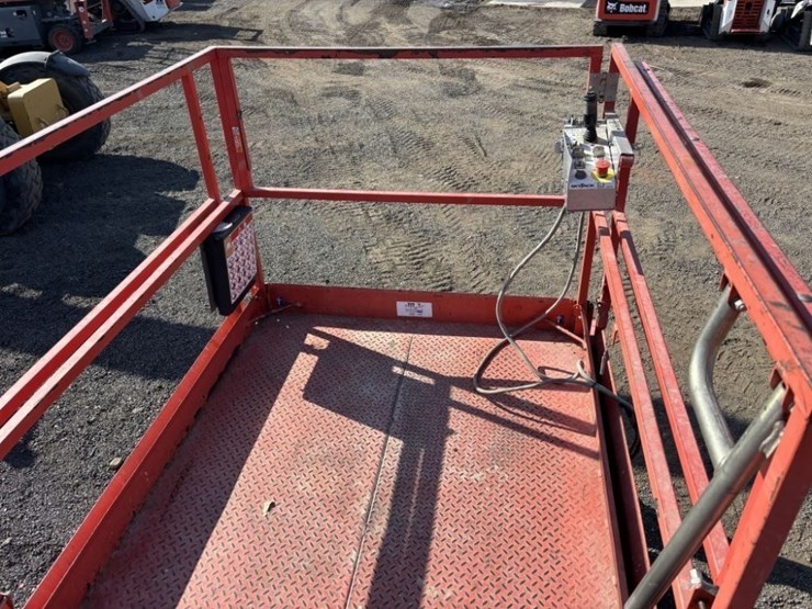 skyjack-sj6826rt-image-19