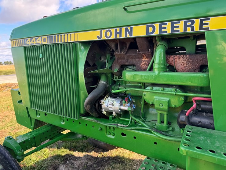john-deere-4440-image-9
