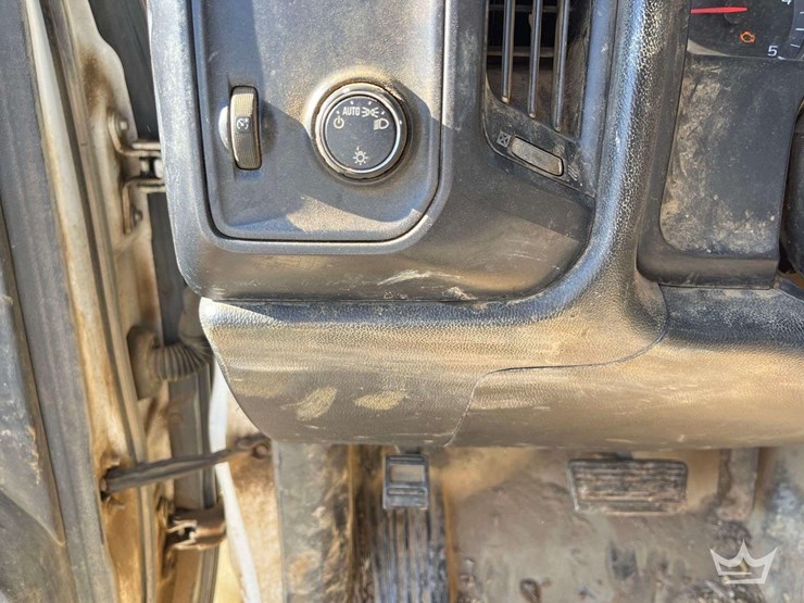 2015-chevrolet-3500hd-image-12