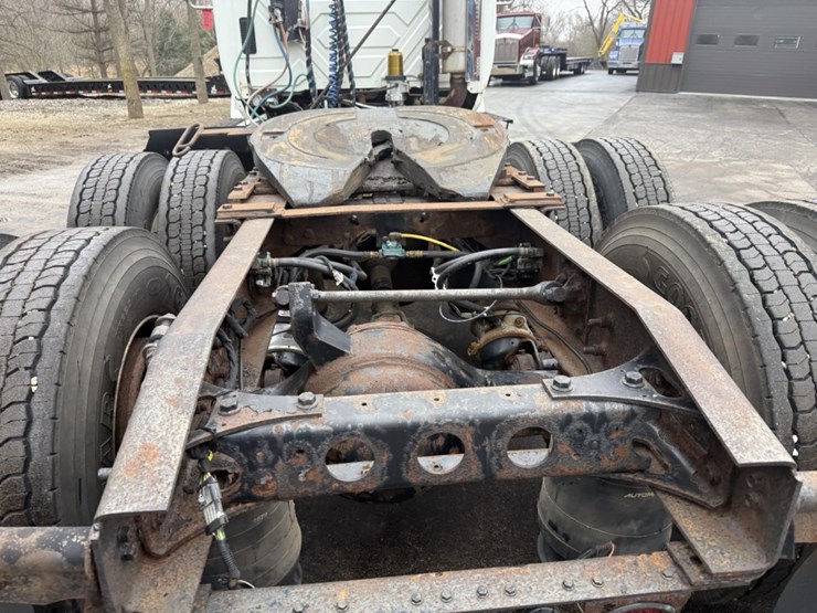 2005-international-8600-image-32