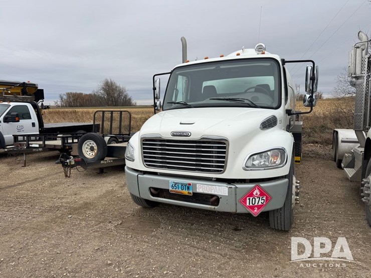 2009-freightliner-lp-truck-(dr12787-unit-5255)-image-2