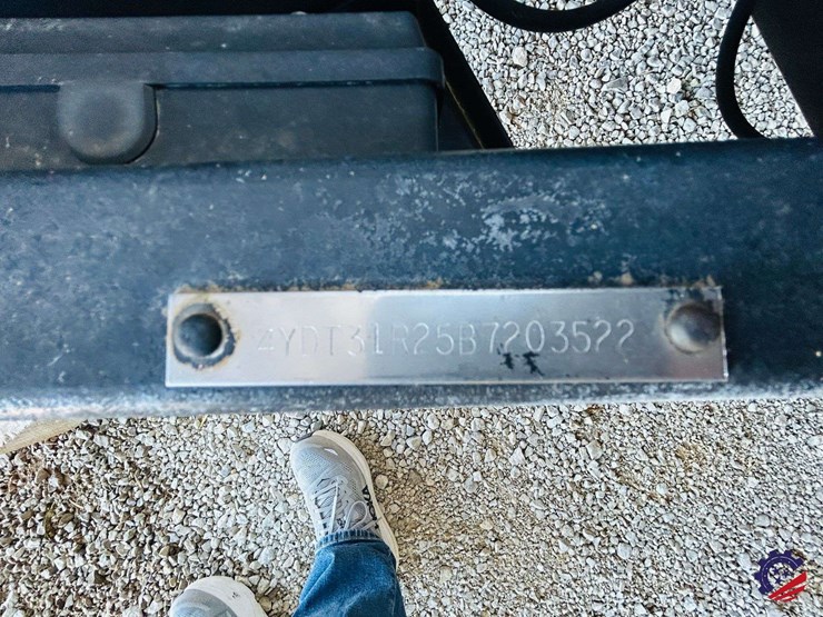 2011-keystone-hornet-platinum-31rbds-t/a-camper-trailer-image-12