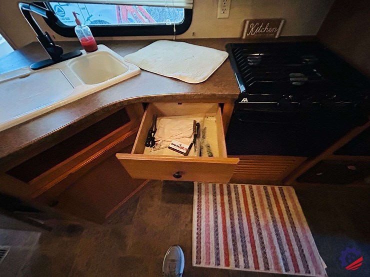 2011-keystone-hornet-platinum-31rbds-t/a-camper-trailer-image-80