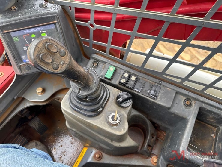 2020-takeuchi-tl8r-image-13