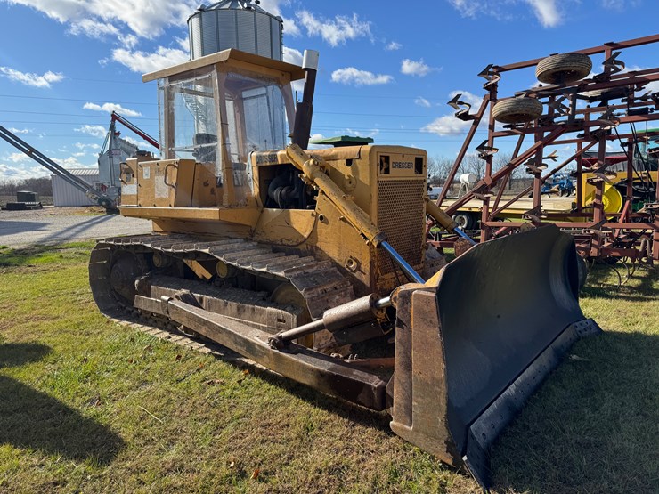 #116-•-dresser-buldozer-image-1