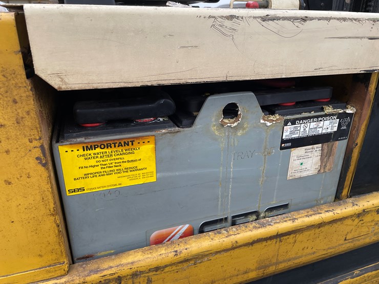 #1094-•-yale-3,000lbs-electric-forklift-image-11