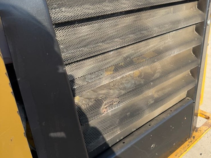 2022-caterpillar-279d3-image-16