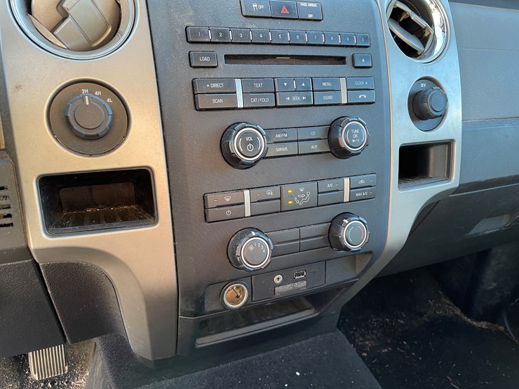 2012-ford-f150-xlt-image-32