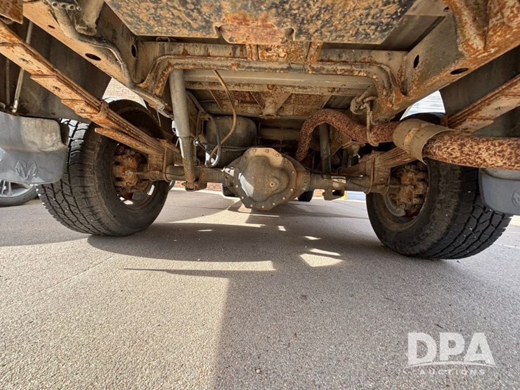 2004-dodge-2500-image-24