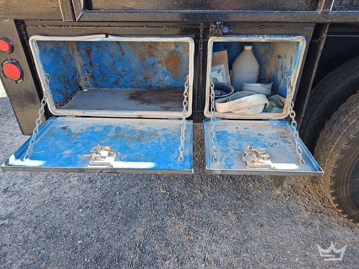 2015-peterbilt-348-image-12