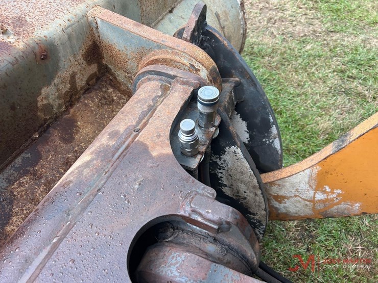 2019-case-621g-image-7