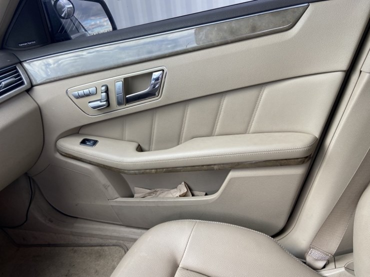 2011-mercedes-benz-e350-awd-sedan-image-22