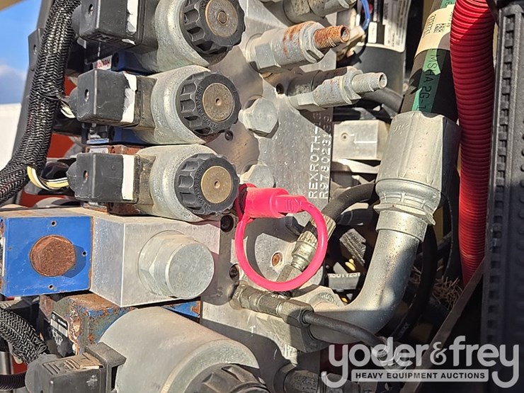 2014-jlg-800aj-image-95