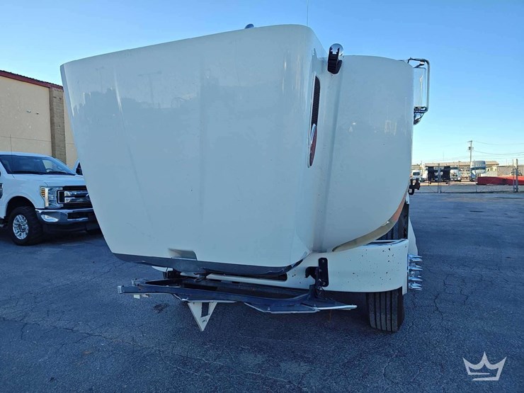 2016-peterbilt-337-image-19