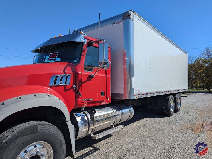 2016-mack-granite-gu713-image-3