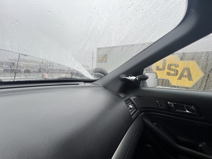 2017-ford-explorer-image-30