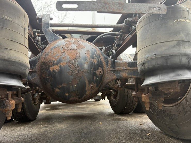 2005-international-8600-image-55