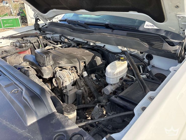 2018-chevrolet-3500-image-10