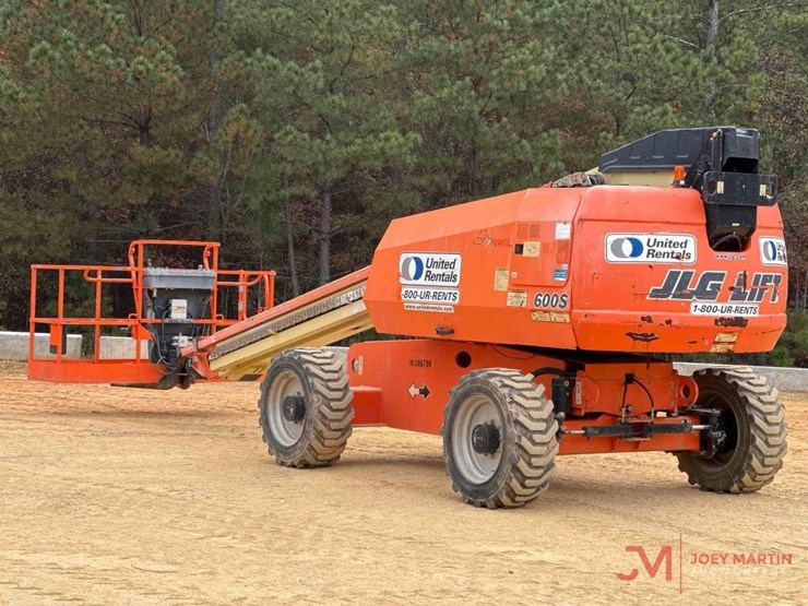 2015-jlg-600s-image-1