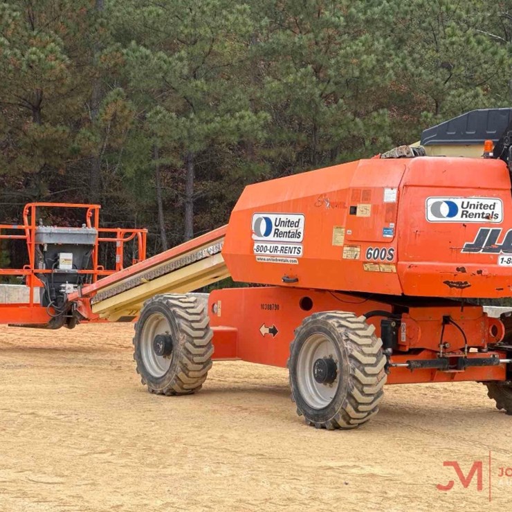 2015 JLG 600S