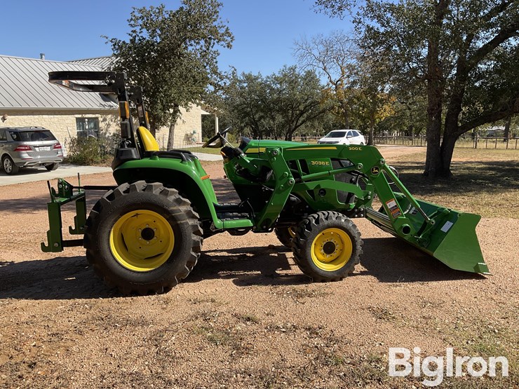 2022-john-deere-3038e-image-4