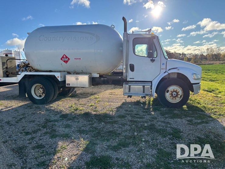 2005-freightliner-business-class-lp-bobtail-truck-(dr12590-unit-6501)-image-15