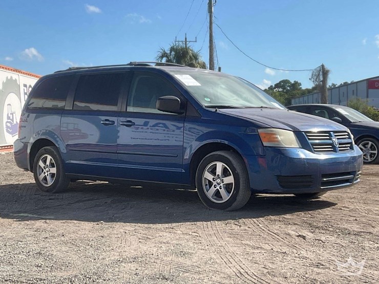 2010-dodge-grand-caravan-image-3