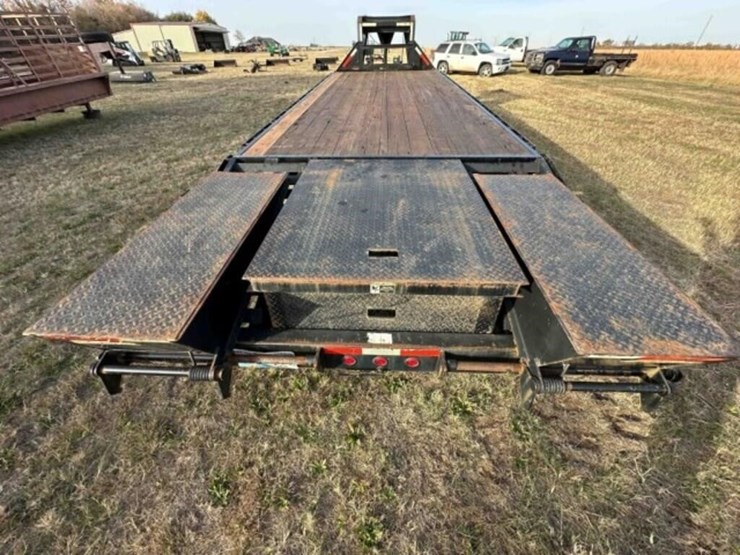 2016-maxey-26’-gooseneck-flatbed-trailer-image-5
