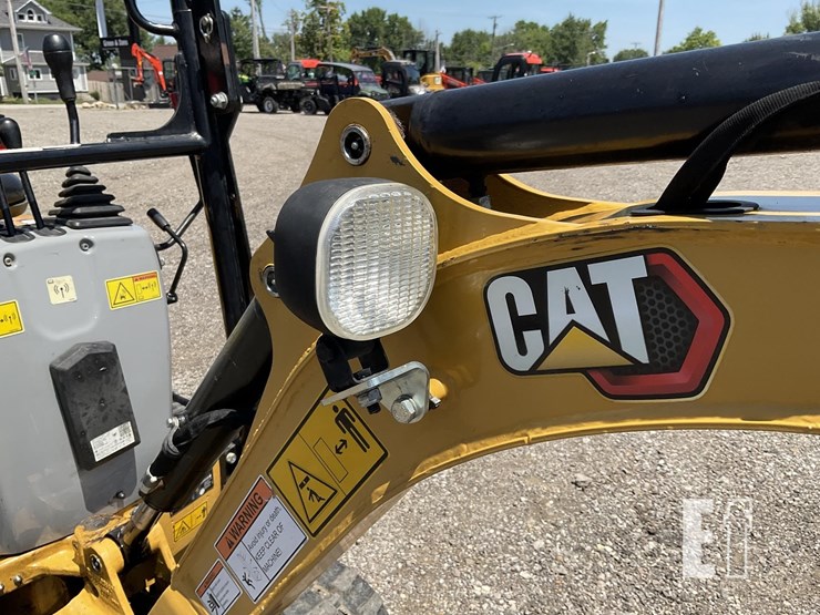 2022-caterpillar-300.9d-image-13