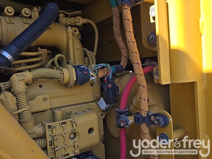 2016-caterpillar-120m2-image-144