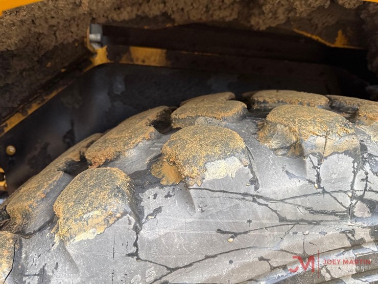 2019-caterpillar-730-image-16