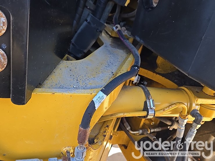 2016-caterpillar-120m2-image-102