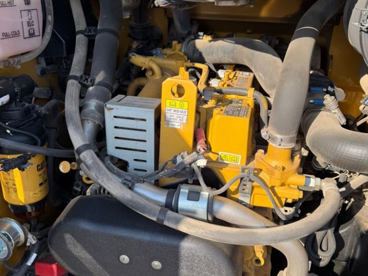 2022-caterpillar-279d3-image-29