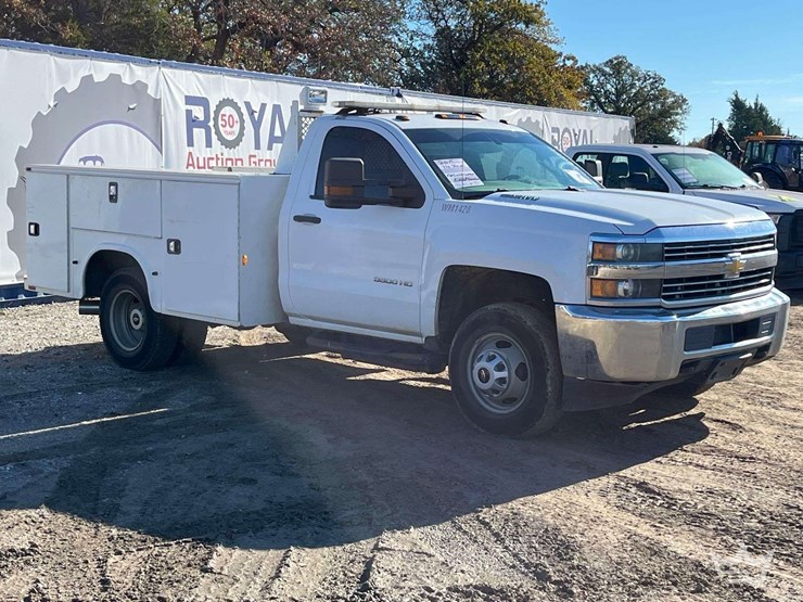 2015-chevrolet-3500hd-image-2