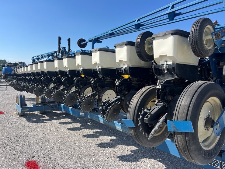 2002-kinze-3600-image-4