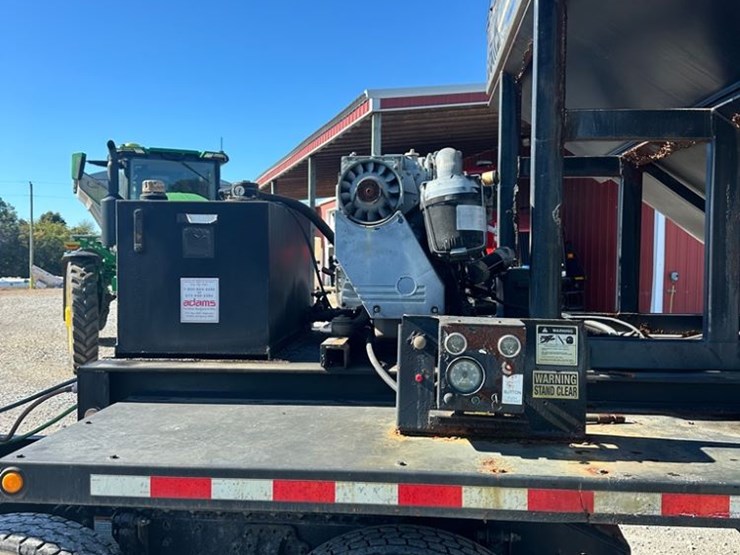 2012-magnolia-trailer-image-7