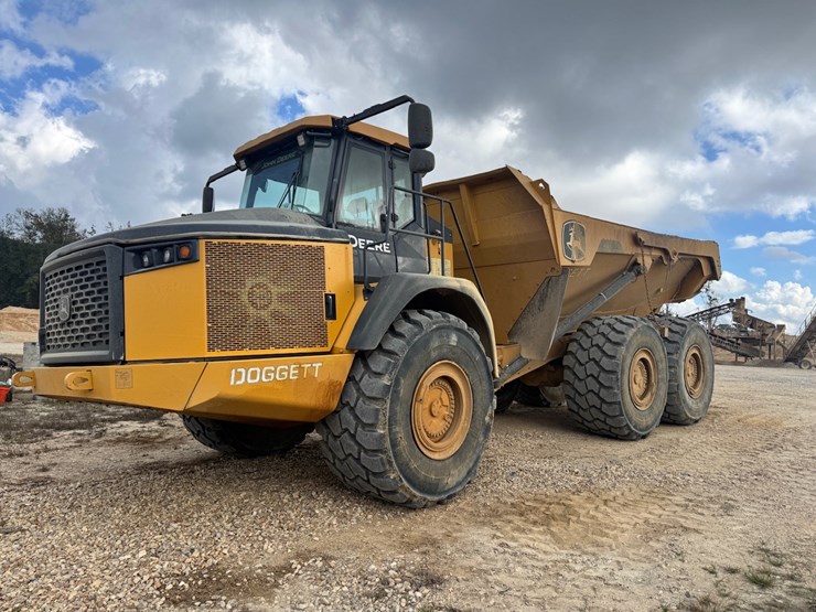 2022-deere-410e-image-1