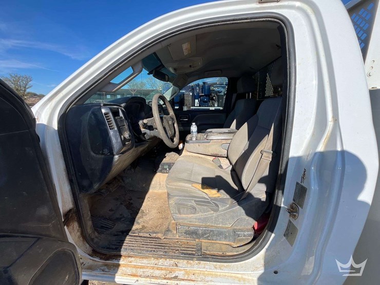 2015-chevrolet-3500hd-image-11