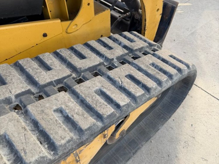 2022-caterpillar-279d3-image-45