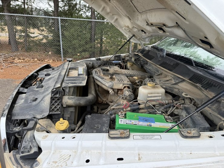 #1837-•-2011-ram-5500-4x4-flatbed-truck-image-12