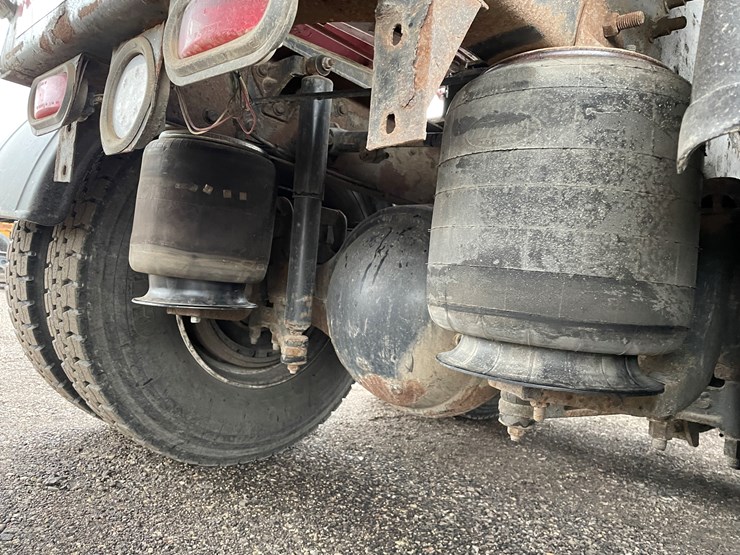 #1061-•-2004-mack-cx613-tandem-axle-day-cab-semi-tractor-(has-wi-title)-image-20