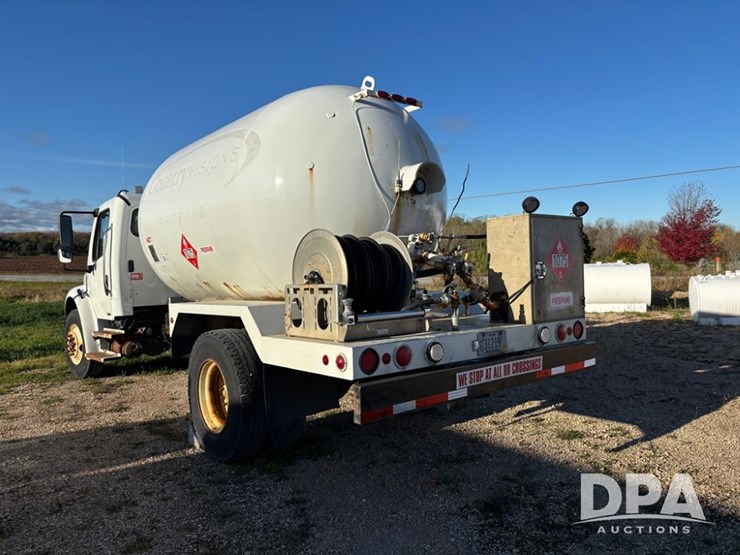 2005-freightliner-business-class-lp-bobtail-truck-(dr12590-unit-6501)-image-7