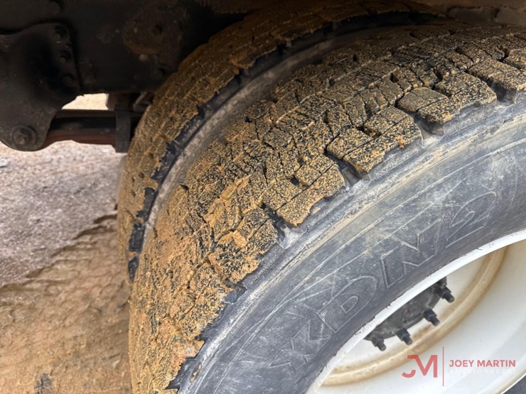 2005-freightliner-business-class-m2-box-truck-image-8