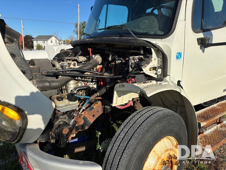 2005-freightliner-business-class-lp-bobtail-truck-(dr12590-unit-6501)-image-24