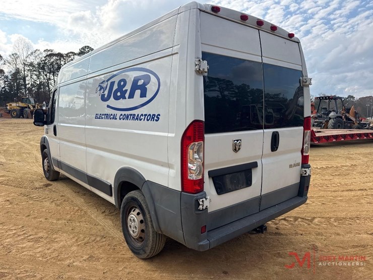 2014-dodge-2500-image-3