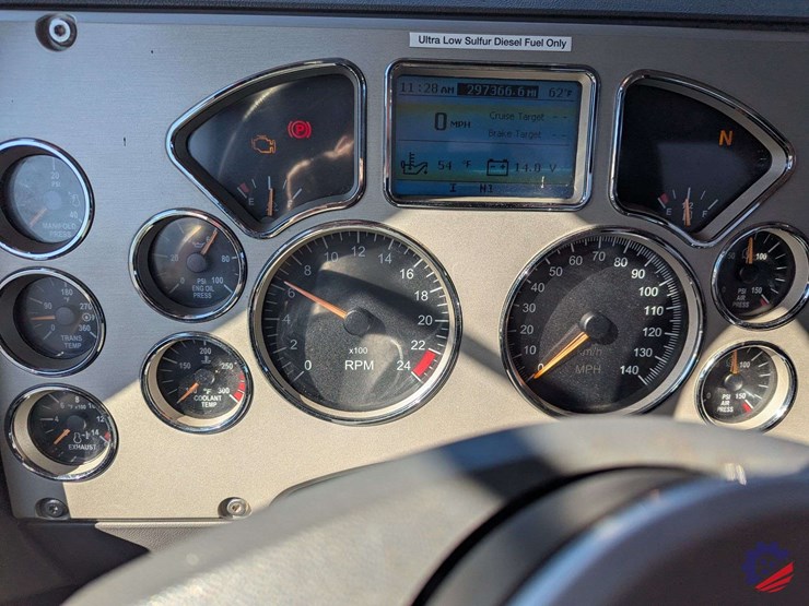 2016-mack-granite-gu713-image-48